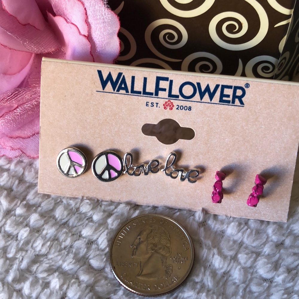 Cute Girly Earrings - Picture 6 of 7